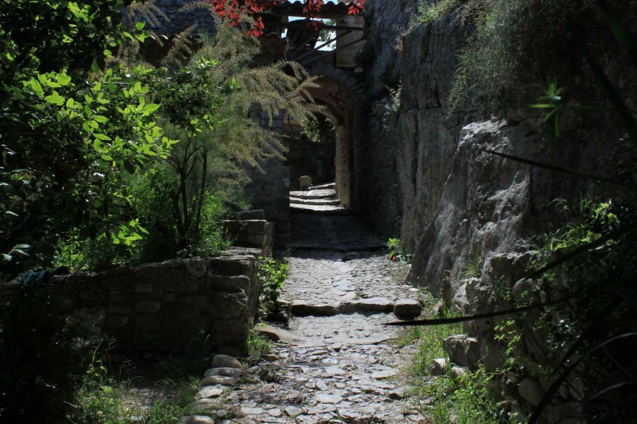 Mas Des Falaises Saint Alban Auriolles Bagian luar foto